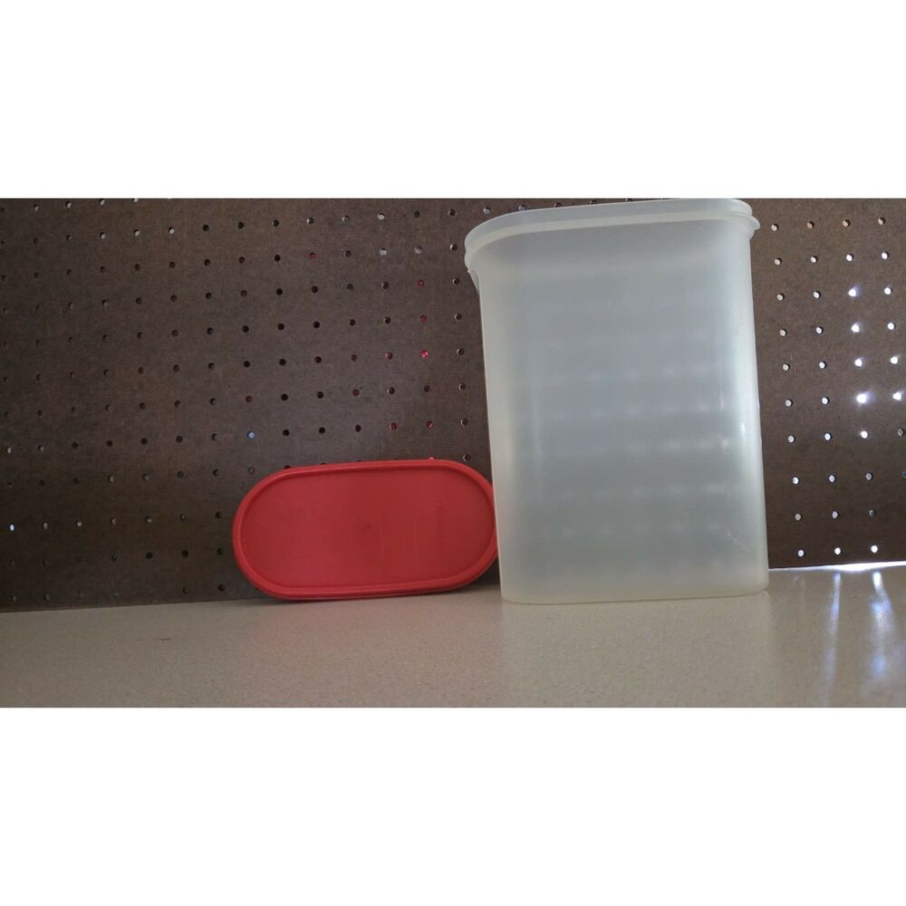 Tupperware Container 1614-2 9 3/4 cups with red solid lid